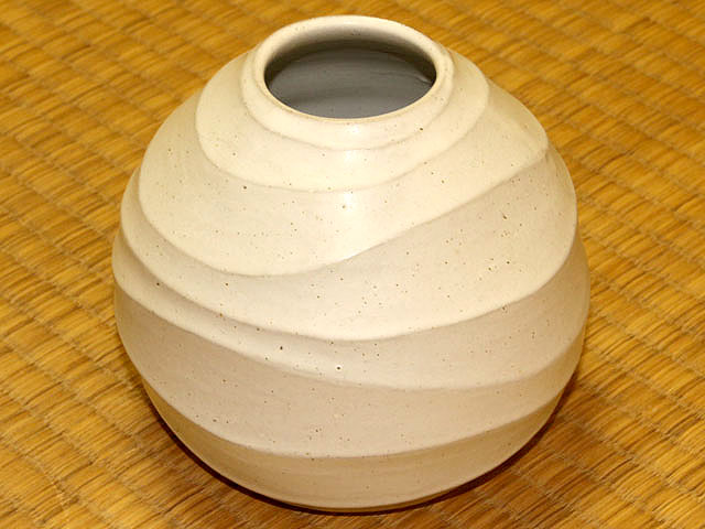 白の壺