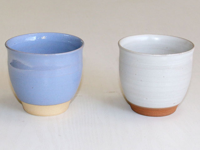 白とブルーの湯呑